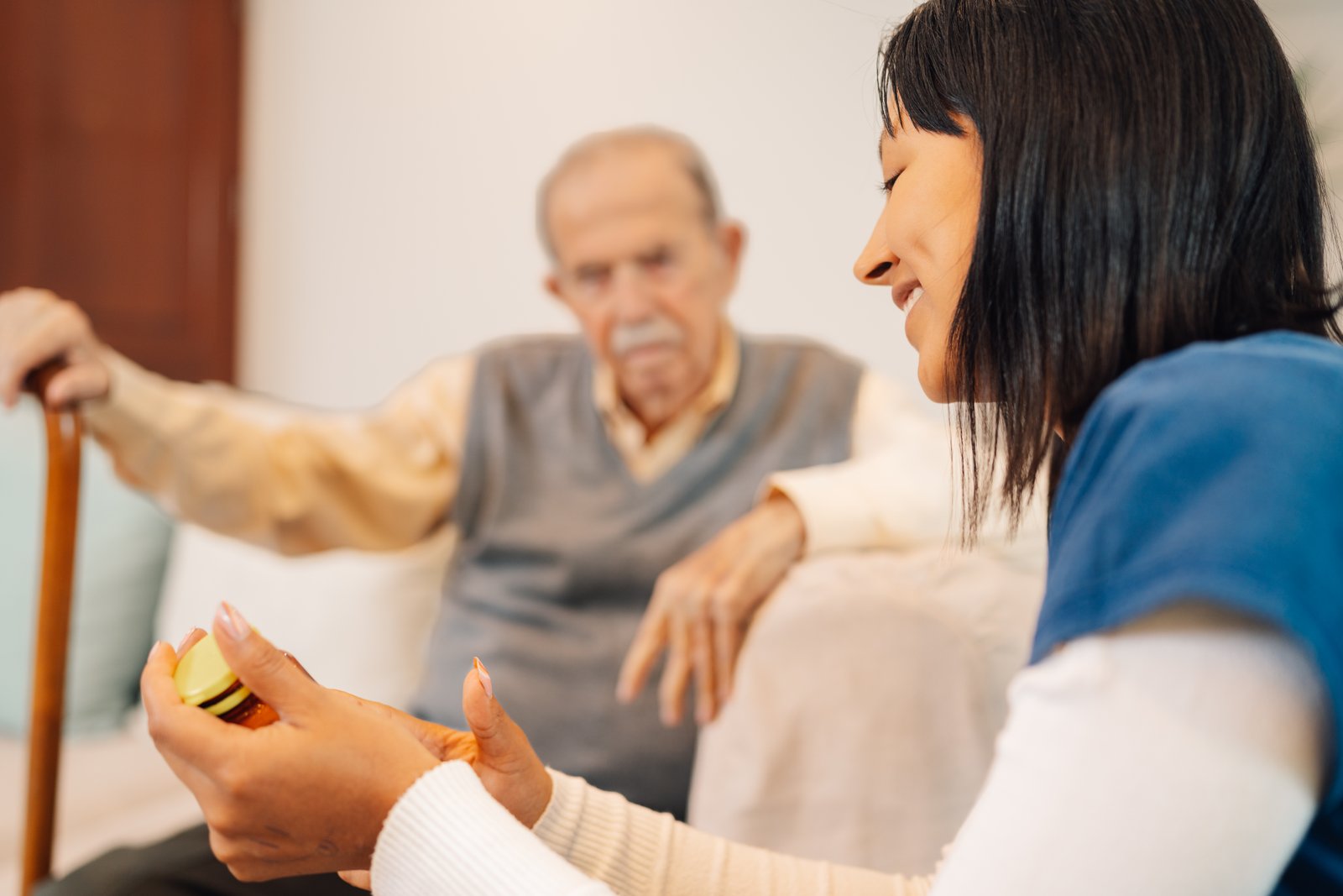 Cuidadora interna ofreciendo atención 24 horas en Fornells de la Selva