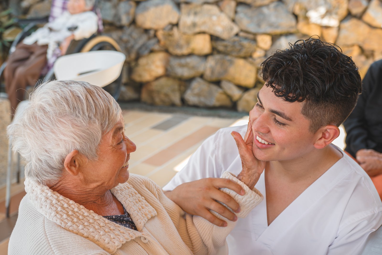 Cuidadora interna ofreciendo atención 24 horas en Pont de Molins